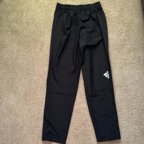 Adidas Designed Men’s Pants Regular Fit Tapered Leg Black Small NWT Training - Picture 2 of 10